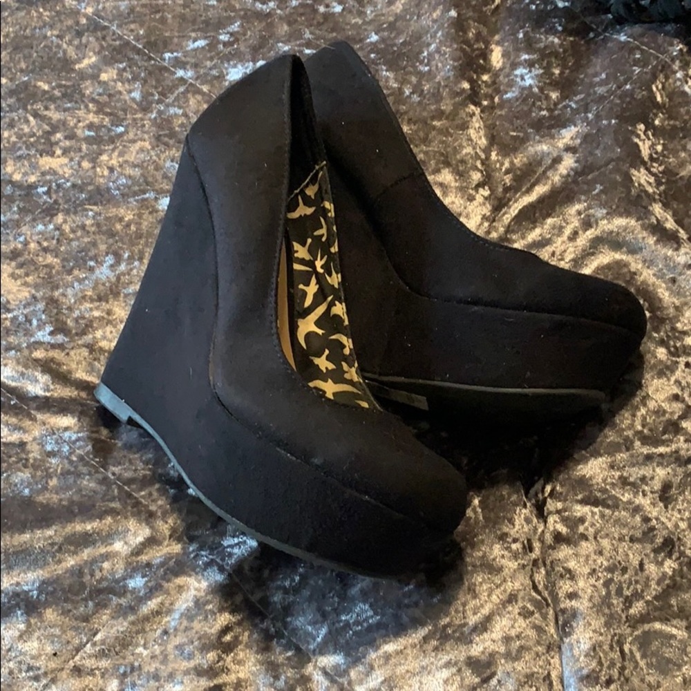 Size 6.5 Closed toe wedges